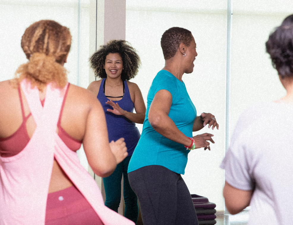 安保健康保险“生活得更好”运动课程尊巴舞。